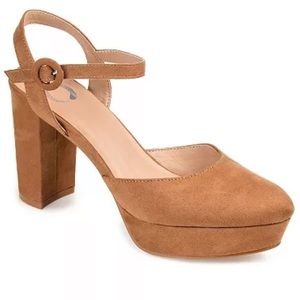 Journee Collection Tan Platform Pumps 7.5
